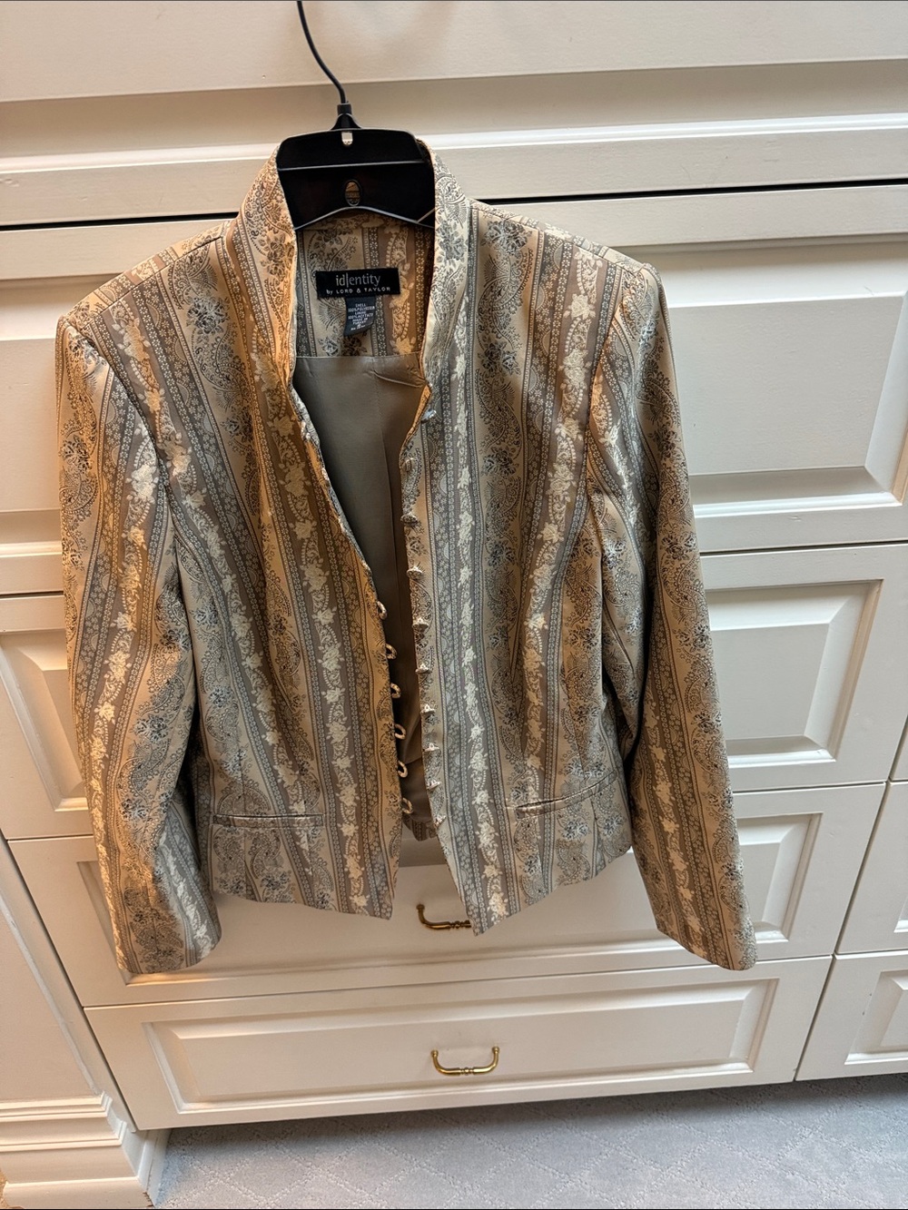 Lightweight easy to wear jacket